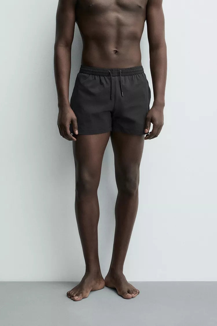KORTE ZWEMSHORT MET TEXTUUR