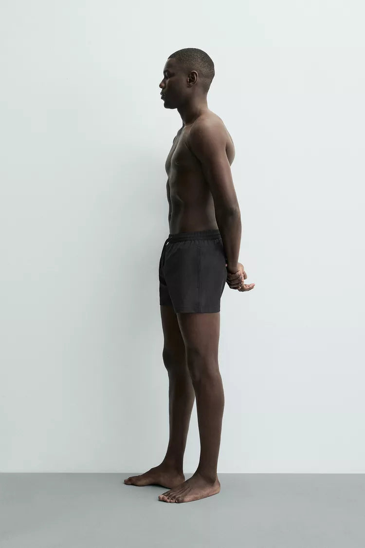 KORTE ZWEMSHORT MET TEXTUUR