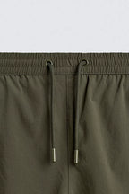 KORTE ZWEMSHORT MET STRUCTUUR