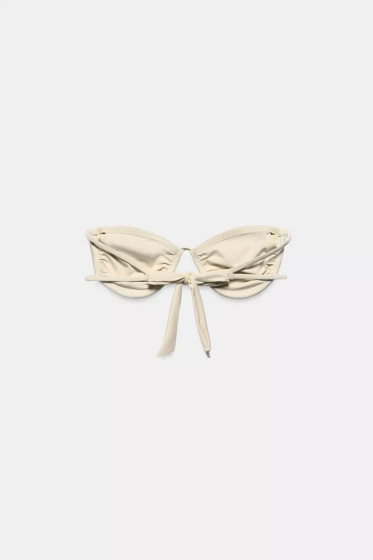 BIKINITOP MET BEUGELS EN BANDJES